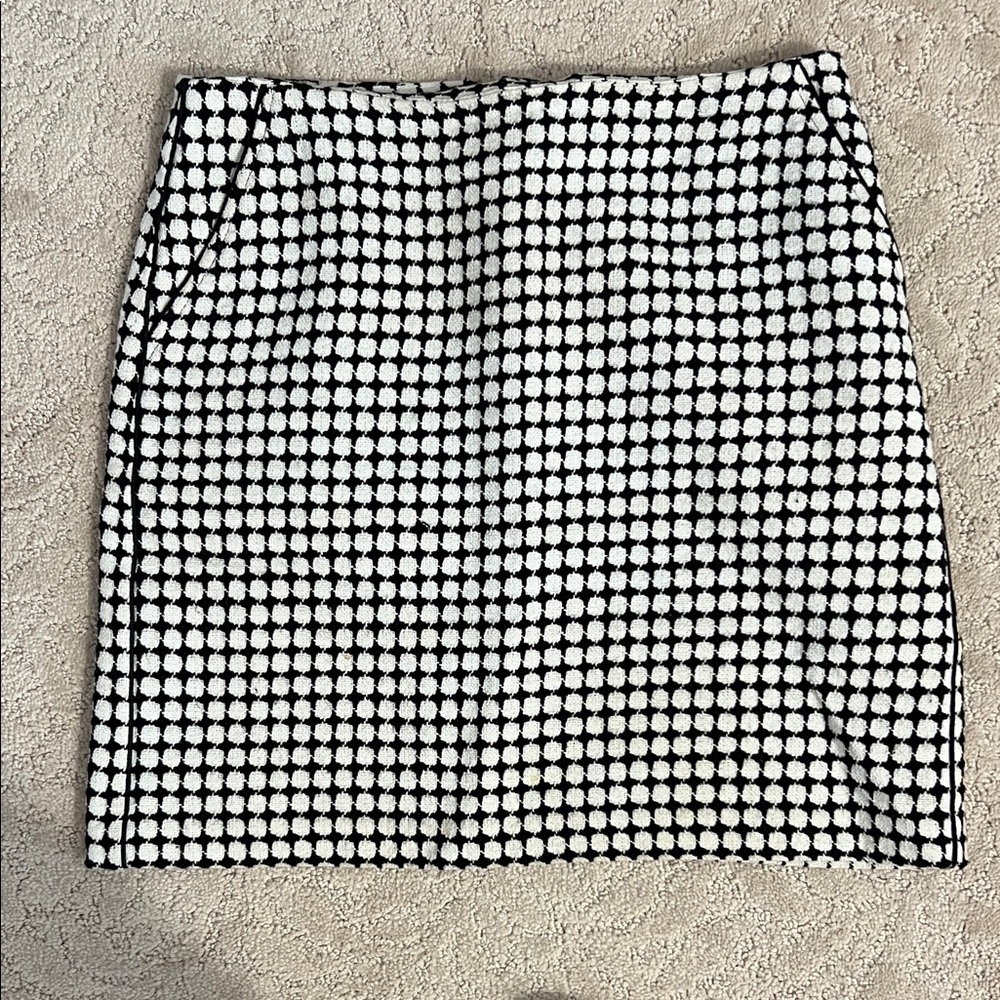 Banana Republic Black and White Patterned Pencil Skirt.
